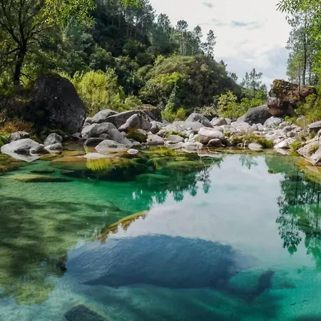 ヴィラ Quinta Luxo Com Piscina No Geres Rio Caldo